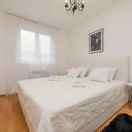 Designer Apartment *