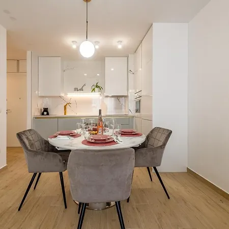 Designer Apartment *