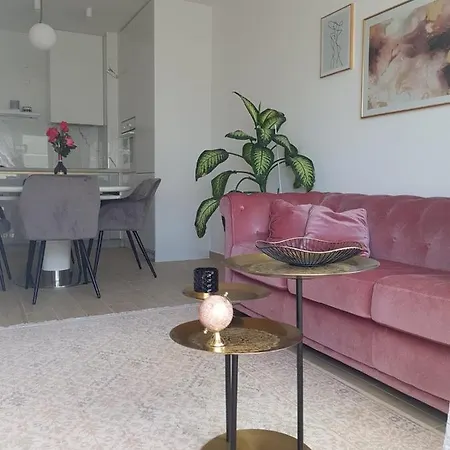 Designer Apartment *