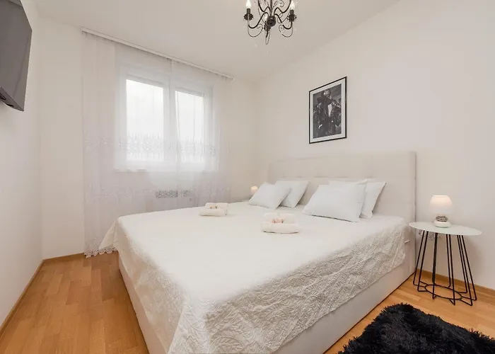 Designer Apartment *