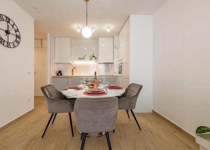 Designer Apartment *